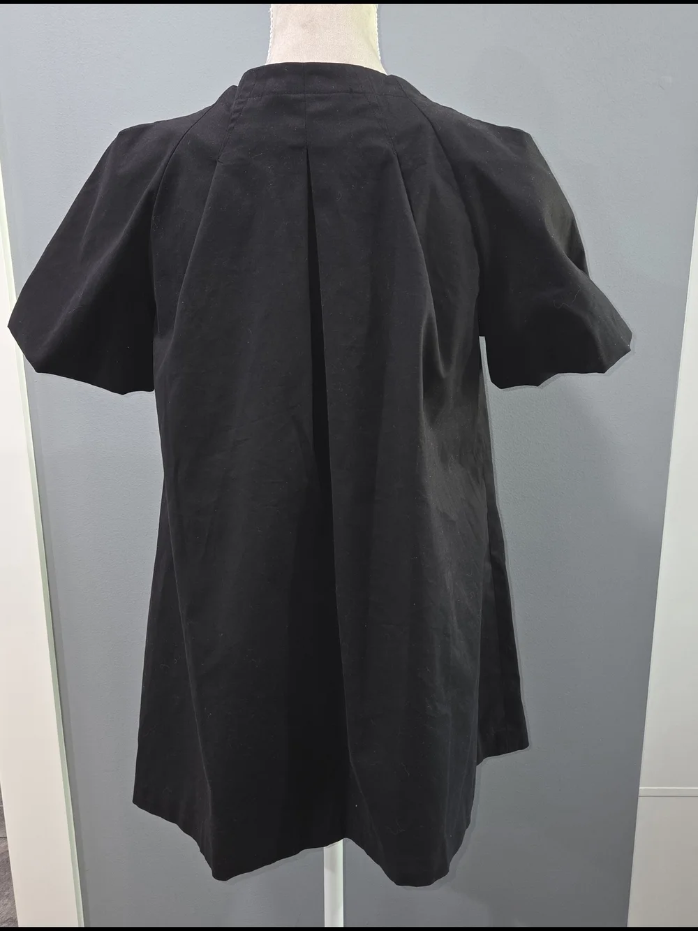 Simply Vera By Vera Wang Black Top with Pockets